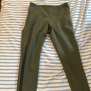 Old navy leggings size S. Green color. Good condition.